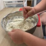 Toddlers make bread